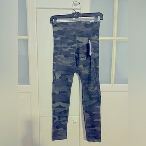New with tags! OLD NAVY Girls Camo Leggings w Back Mesh insert Sz 10-12